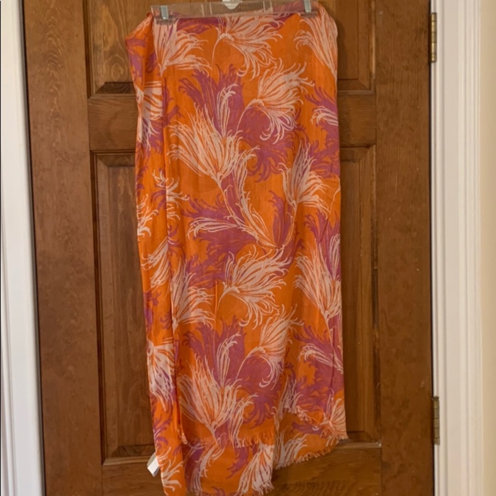 Banana Republic woman’s scarf.